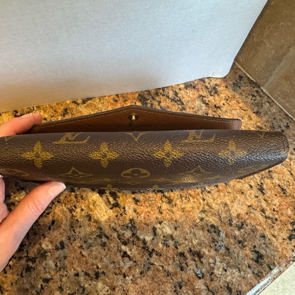 Louis Vuitton Monogram Sarah Wallet - Picture 3 of 12
